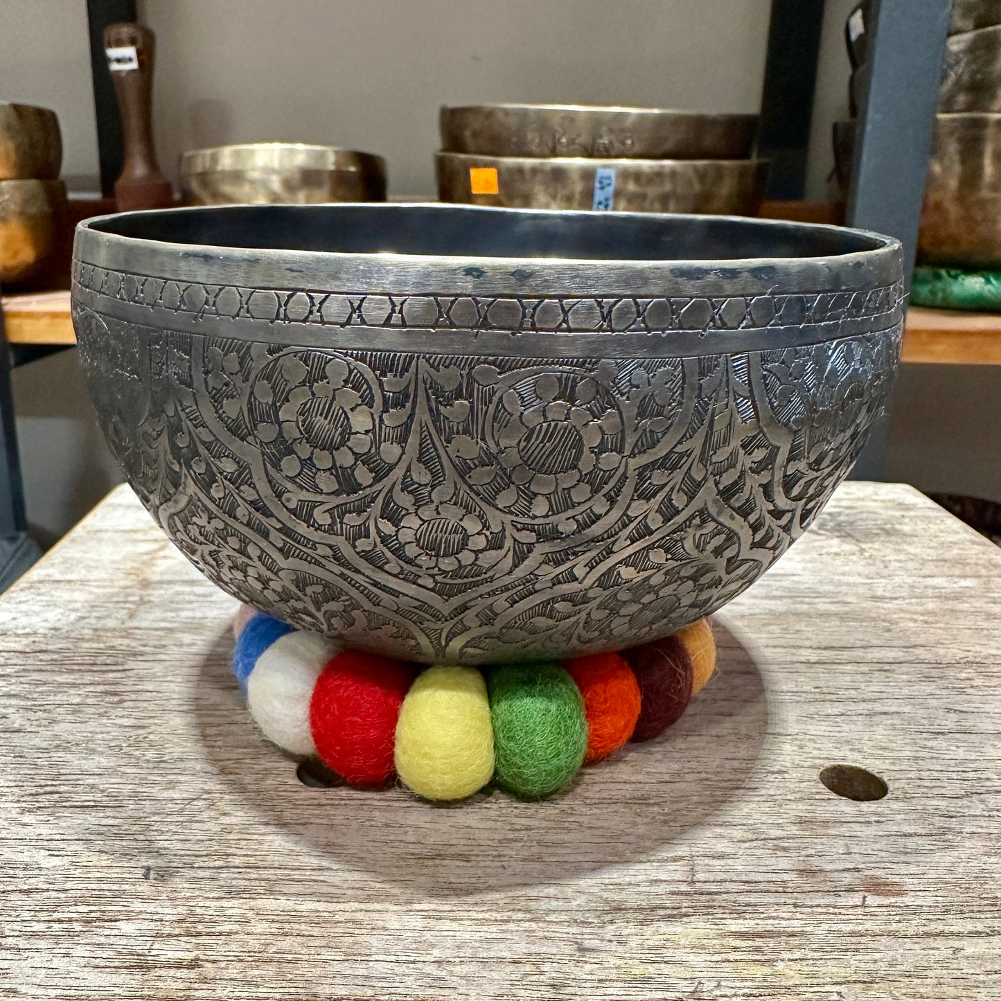 尼泊爾深色雕刻缽 15-20cm